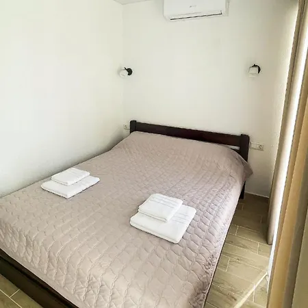 міні-готель Turin з басейном на кароліно-бугазі Inn *