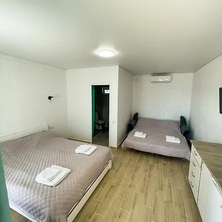 Inn міні-готель Turin з басейном на кароліно-бугазі *